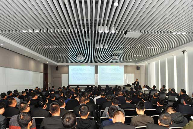 讲课.jpg 讲课.jpg