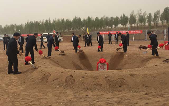 完美在线-完美在线(中国)建设集团李洪宇和朝阳市委市政府领导共同奠基_副本.jpg 完美在线-完美在线(中国)建设集团李洪宇和朝阳市委市政府领导共同奠基_副本.jpg