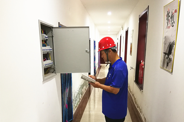 王学文2_副本.jpg 王学文2_副本.jpg