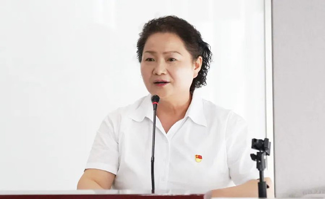 党委副书记、副总裁赵红雨作总结讲话.jpg 党委副书记、副总裁赵红雨作总结讲话.jpg