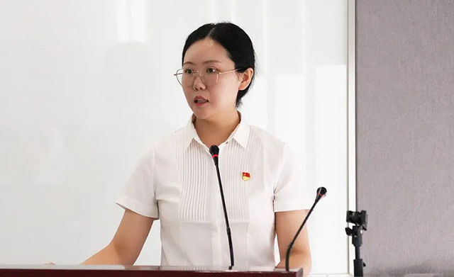 人力文化中心总监关健作干部队伍建设汇报.jpg 人力文化中心总监关健作干部队伍建设汇报.jpg